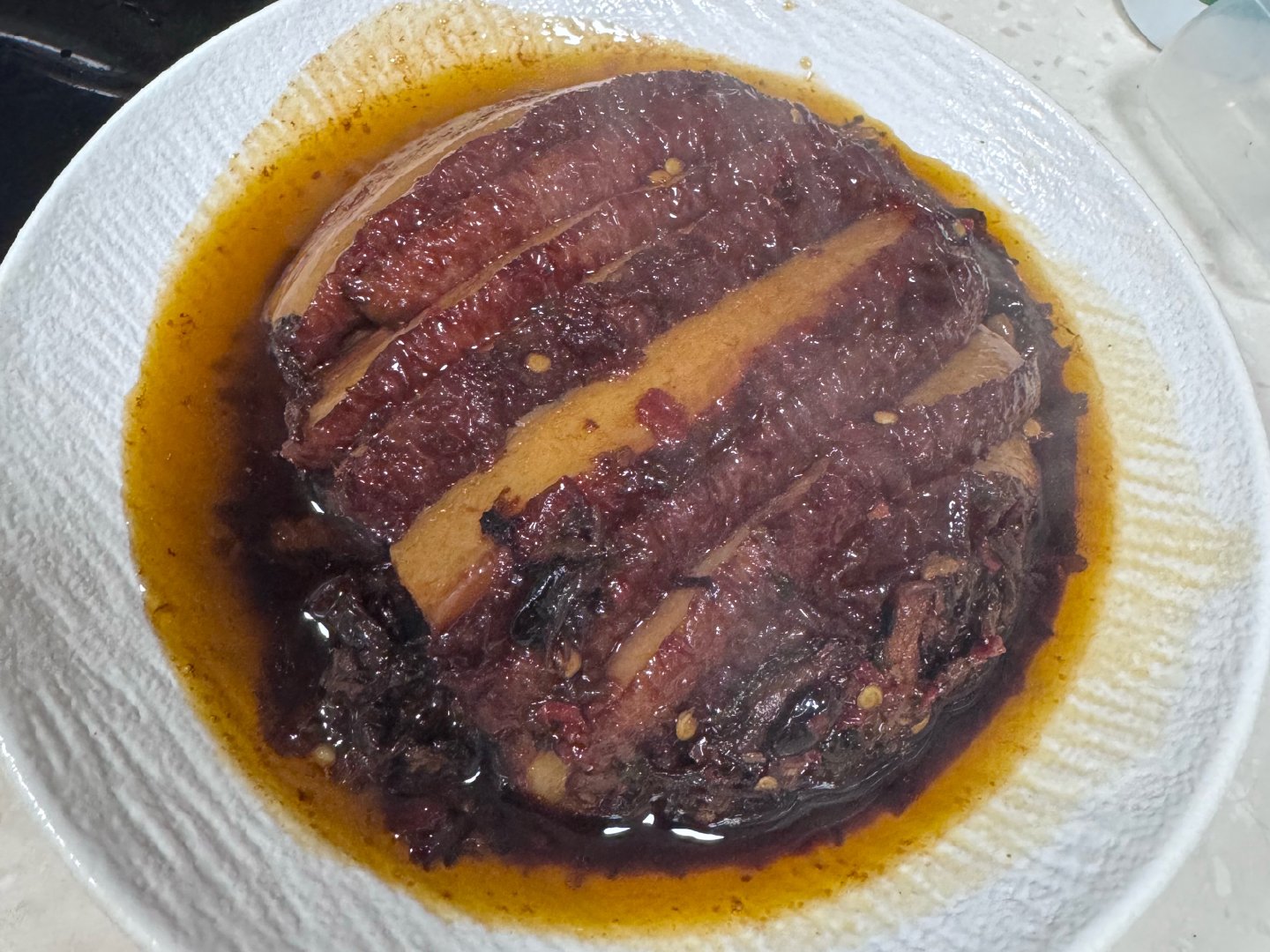 试遍了附近餐厅的梅干菜扣肉，最后发现最好吃的这家和聪厨的450g香辣预制梅干菜扣肉味道和卖相都一样。从此五分钟随时随地有梅干菜扣肉吃[爱你]自己主动吃预制菜，饭店再也骗不了我任何[爱你] ​
