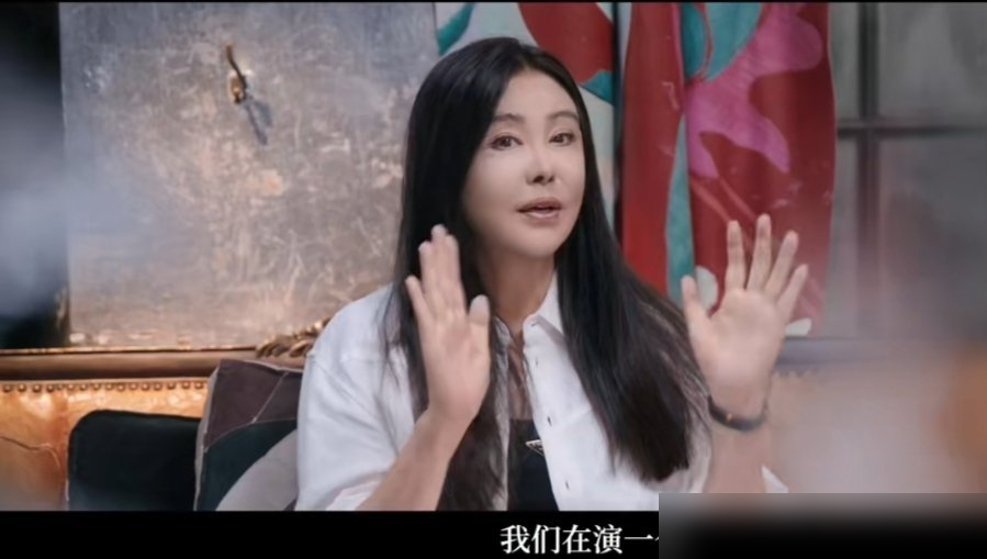 退圈22年，王祖贤终于开口了：压根不是为了齐秦。
她说28岁拍完《青蛇》就烦了，烦日夜颠倒，烦被人盯着，烦活成别人眼里的王祖贤。跟情伤没半点关系。
可你翻翻旧账，媒体编了多少年？齐秦私生子案闹上法庭，林建岳绯闻满天飞，硬生生把她说成为爱避世的苦情女主。
她倒好，巅峰期直接走人，跑去加拿大，一躲