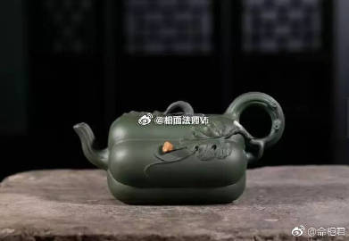 爱茶的人运气都不会太差其实，茶只是茶，喝茶之人之所以有这么的感慨是因为泡茶品茶中有让人专心思考、反省的时间，这个时间里，可以将一切都放下，可以将一切都沉淀下来，可以让一切随风飘散。佛家人说：茶中有禅，由世味煎熬，风烟熏染，经清水冲泡，盈盈一波青碧，一酽一淡，知心知性。茶是一份清闲，亦是一份相知，最难是那个一起吃茶的人，可遇不可求。爱茶人说：有茶在手，坐对良友。四围残荷，一树衰柳。有茶渐凉，无边夕阳。今日散去，明天再忙。茶，从不挑剔人，有宽阔胸怀，不管是家产万贯还是穷困潦倒，不管是位高权重还是基层人员，不管是学历高的还是不认识字的，只要有开水和茶叶，便可泡来喝