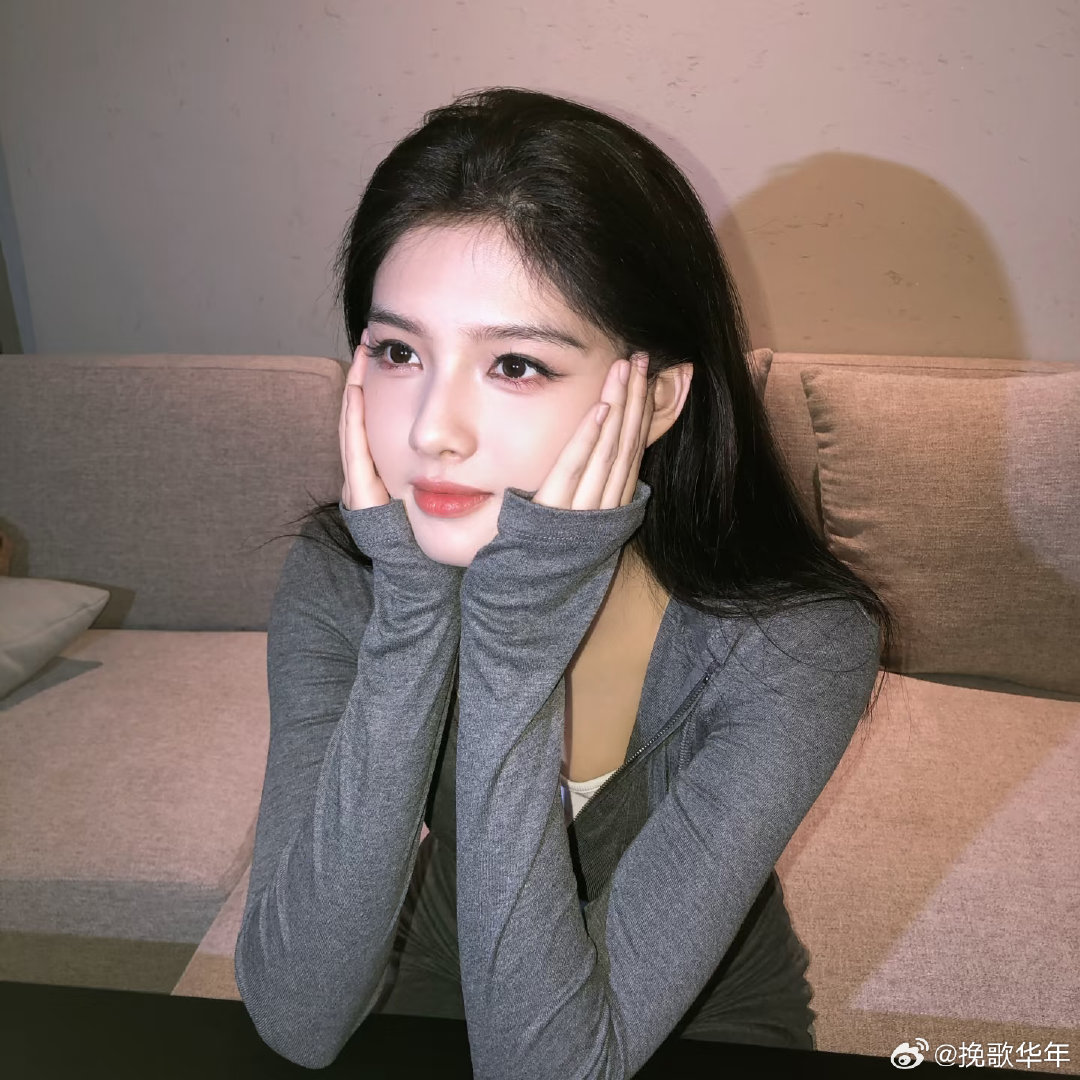 #艾米[超话]#你在我的生活里简直就是一束光的存在​