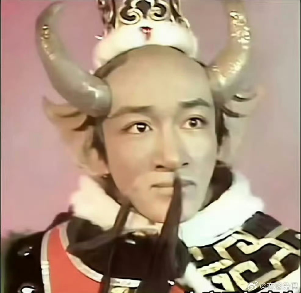 #邓佳鑫# 没人觉得djx和牛来长得一模一样吗 ​