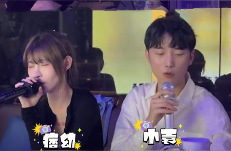 痞幼直播时透露再次恢复单身，痞幼之前跟年龄差距较大的陆文臣相恋很受关注...