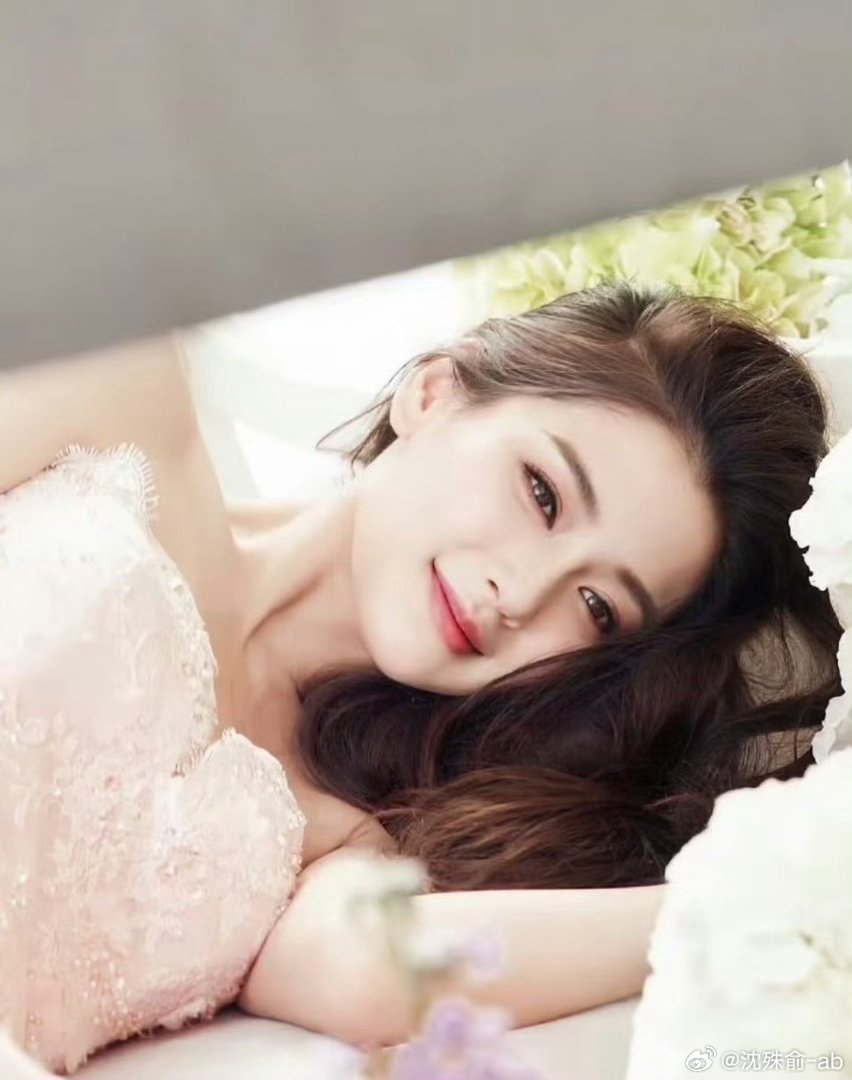 #angelababy[超话]# [么么哒]#angelababy##杨颖#  

幸福是我爱的人也真心爱我^⦁᎑-^ ಣ

​