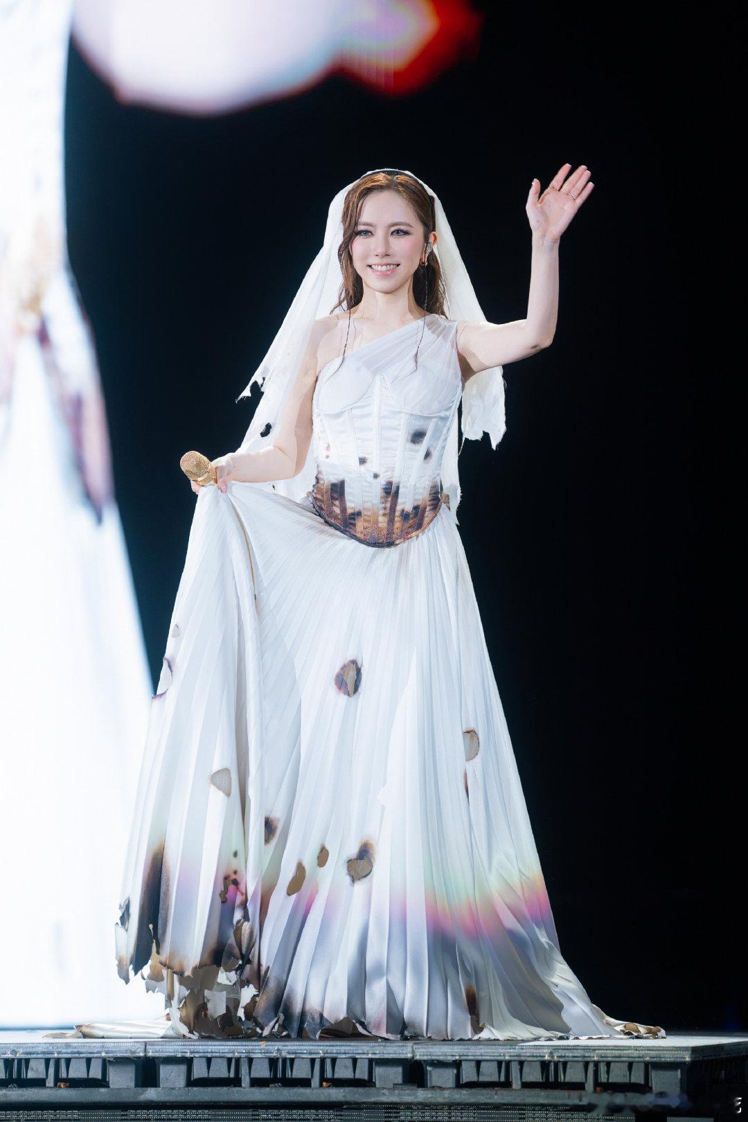 #邓紫棋[超话]#💜  #邓紫棋iamgloria世界巡回演唱会#💜  #邓紫棋# 💜 ​