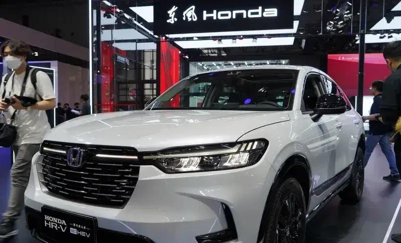 朋友说不考虑刚上市的本田HR-V，转头要去订博越L 我有点不解，问他H...