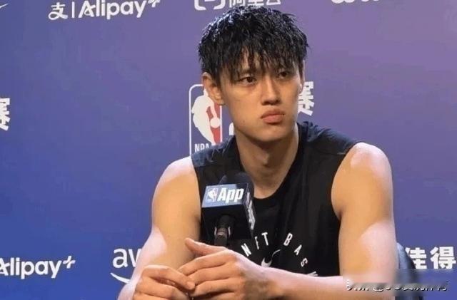 曾凡博带伤复出，赛季两次报销，关键战能否撑住？ 今天是2026年4月2...