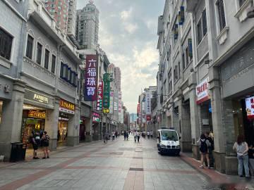 如今的上下九步行街已无往日的热闹
