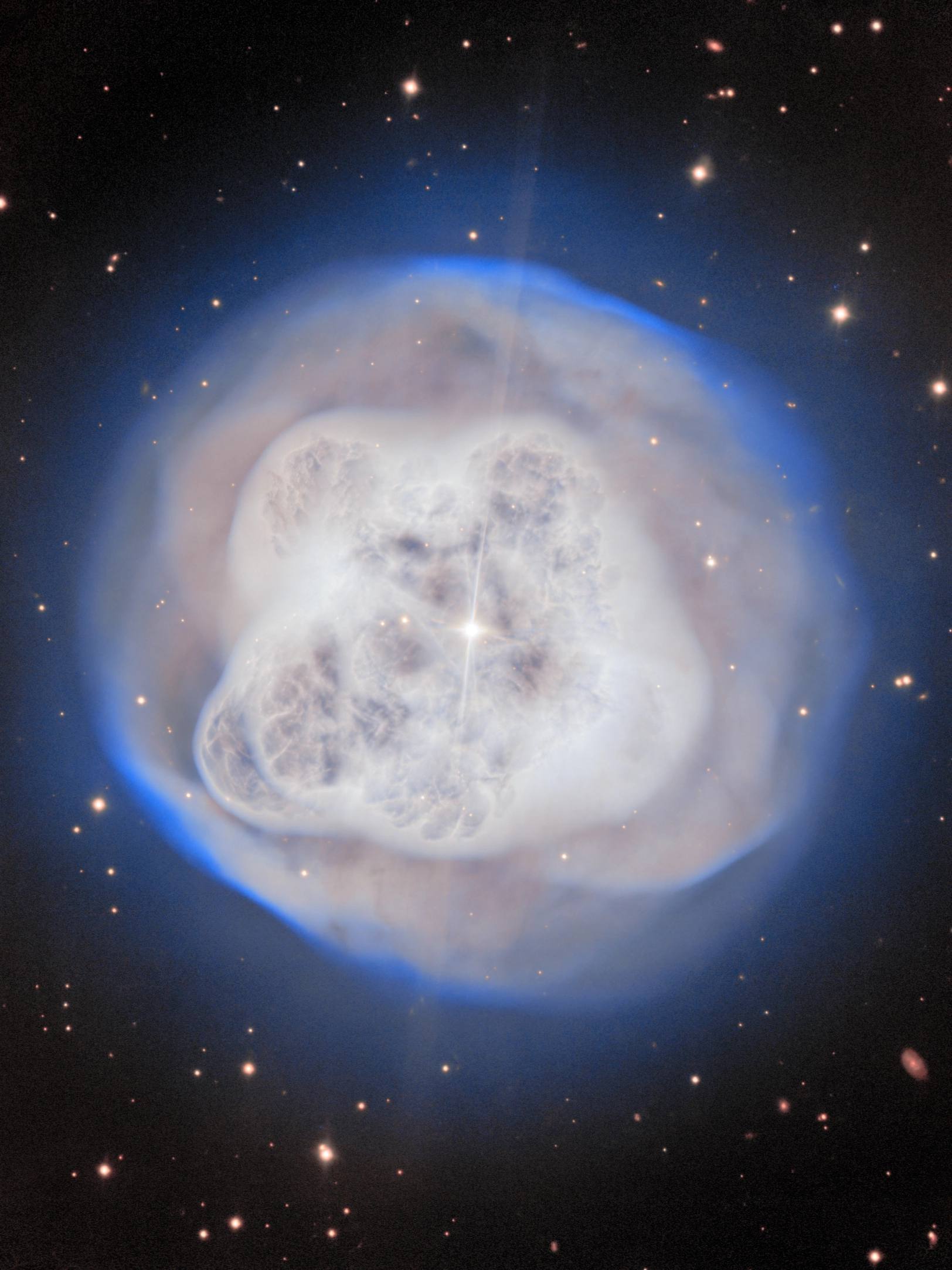 水晶球星云 NGC 1514

Gemini North（北双子座望远镜）拍摄的 NGC 1514，也被叫做水晶球星云✨

距离地球 1500 光年，我们如今看见的，是查士丁尼一世时代它的模样。

它属于行星状星云，是类太阳恒星生命的终章。恒星抛掉外层气体外壳，露出炽热内核；内核辐射电离周围物质，让整片星云幽幽发光。恒 ​