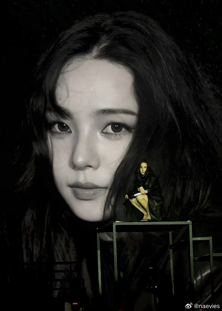 #柳智敏[超话]#  于喧嚣之中，守一份自己的璀璨。致Karina。 ​