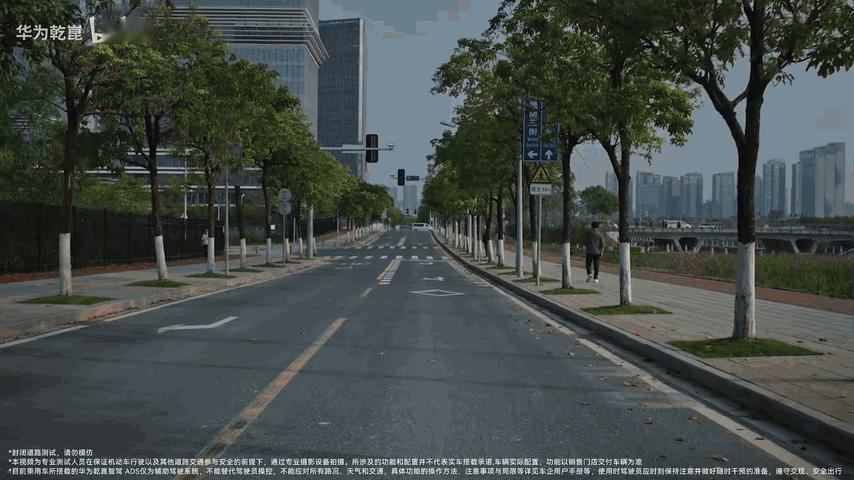整理了一些华为ADS的GIF素材，分享给大家。此为第一批18张：

图1—6：阿维塔06T的896线激光雷达，依次展示低反射小目标、远距离点云、强逆光、城市道路点云、双光路扫描和行人轮廓。

图7：2026款问界M9车顶896线激光雷达的扫描画面。
图8：华为乾崑ADS 4在雨、雾、扬尘场景下的前向AEB画面。
图9—10 ​