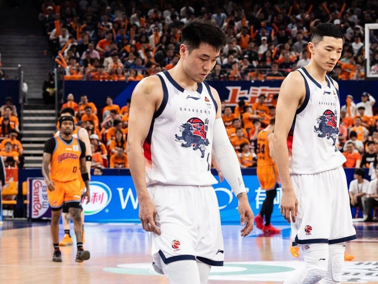 CBA最新消息：据山东男篮主教练邱彪指导接受采访时表示：“高诗岩一天比一天好，恢复得不错，昨天参加了三五分钟的对抗，按照训练来看小高很快会回来的，俱乐部和球队也都是尊重队员的健康，等他完全恢复回来再参加比赛。 ”高诗岩对山东男篮的重要性不言而喻，如果高诗岩回归球队，至少在对阵大部分球队都有一定的优势