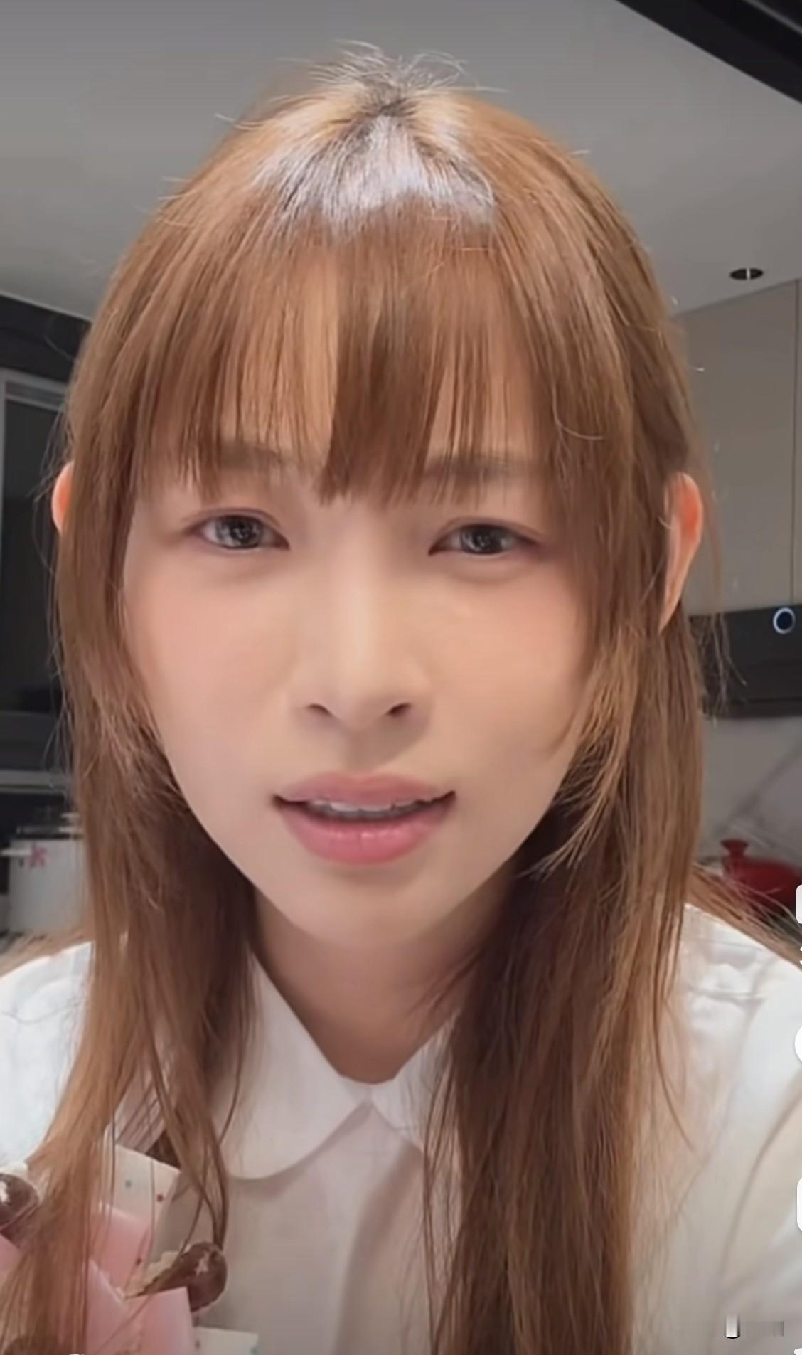 痞幼说恋爱要纯粹，我认同，她说结婚要双方合适，我也懂。她说以结婚为目的的恋爱是不负责任，我不明白了。
大部分人都会想跟自己喜欢的人，谈一场纯粹的恋爱，然后结婚生子。
就算是学生时期的恋爱，大家也都想的是永远在一起。说这样的人不负责，真的是笑话。
现在社会的包容度已经很高了，你可以只谈恋爱不结婚，你也