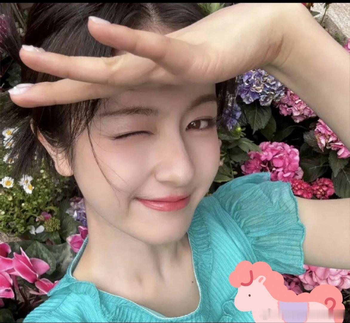 #李兰迪[超话]# 生日快乐#童心未泯# ，温柔有光，自在如风，新岁继续向好而游。 ​
