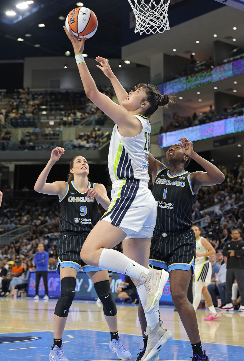 李月汝今天签了达拉斯飞翼，继续征战WNBA。  李月汝上个赛季在飞翼的...