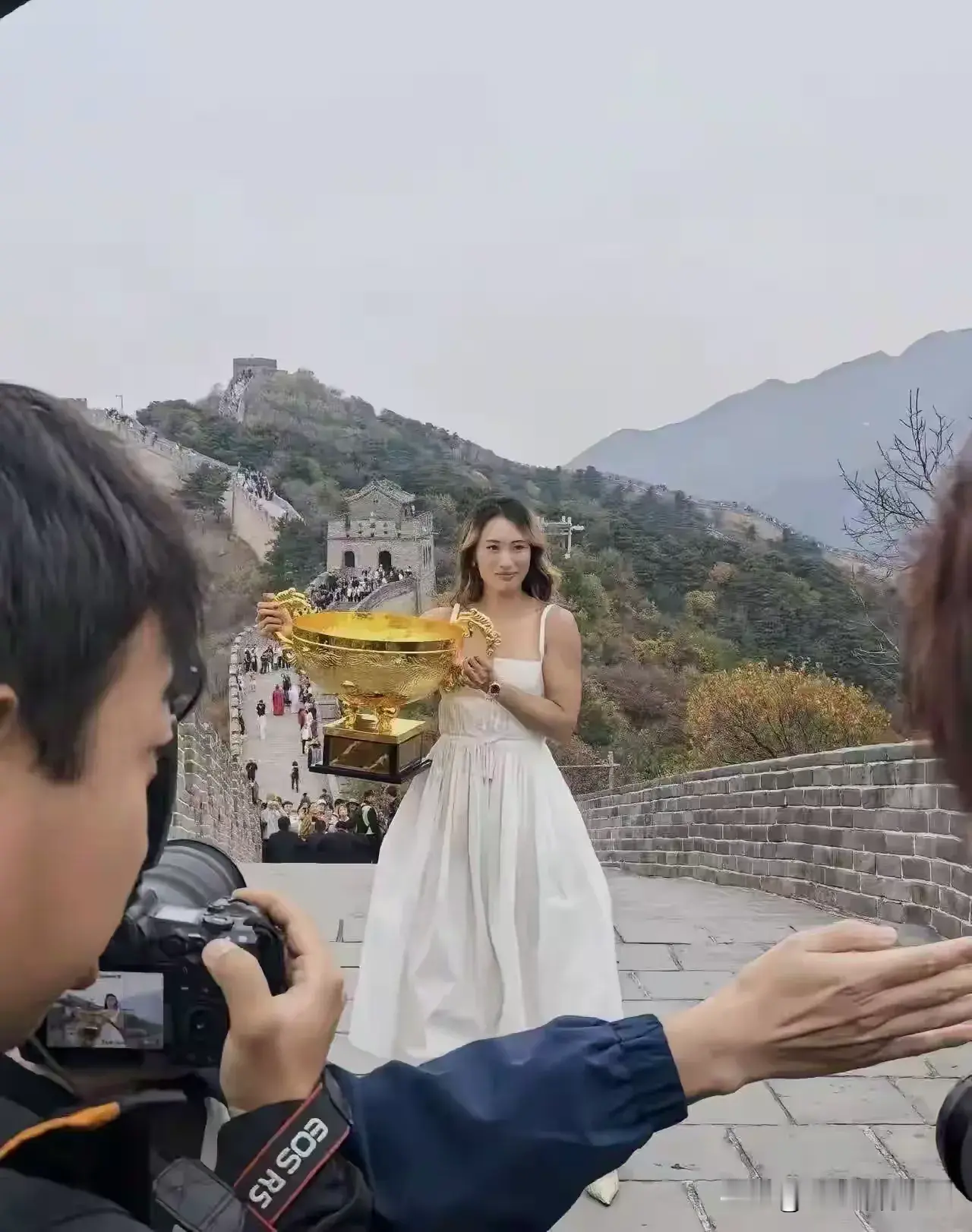 正如我下午所说
中网第一位中国夺冠选手郑钦文，
长城写真新鲜出炉，
一睹为快...！