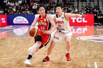 关于宫鲁鸣指导的五宗罪：一是不能做到与时俱进，当今时代小球盛行，篮球强...