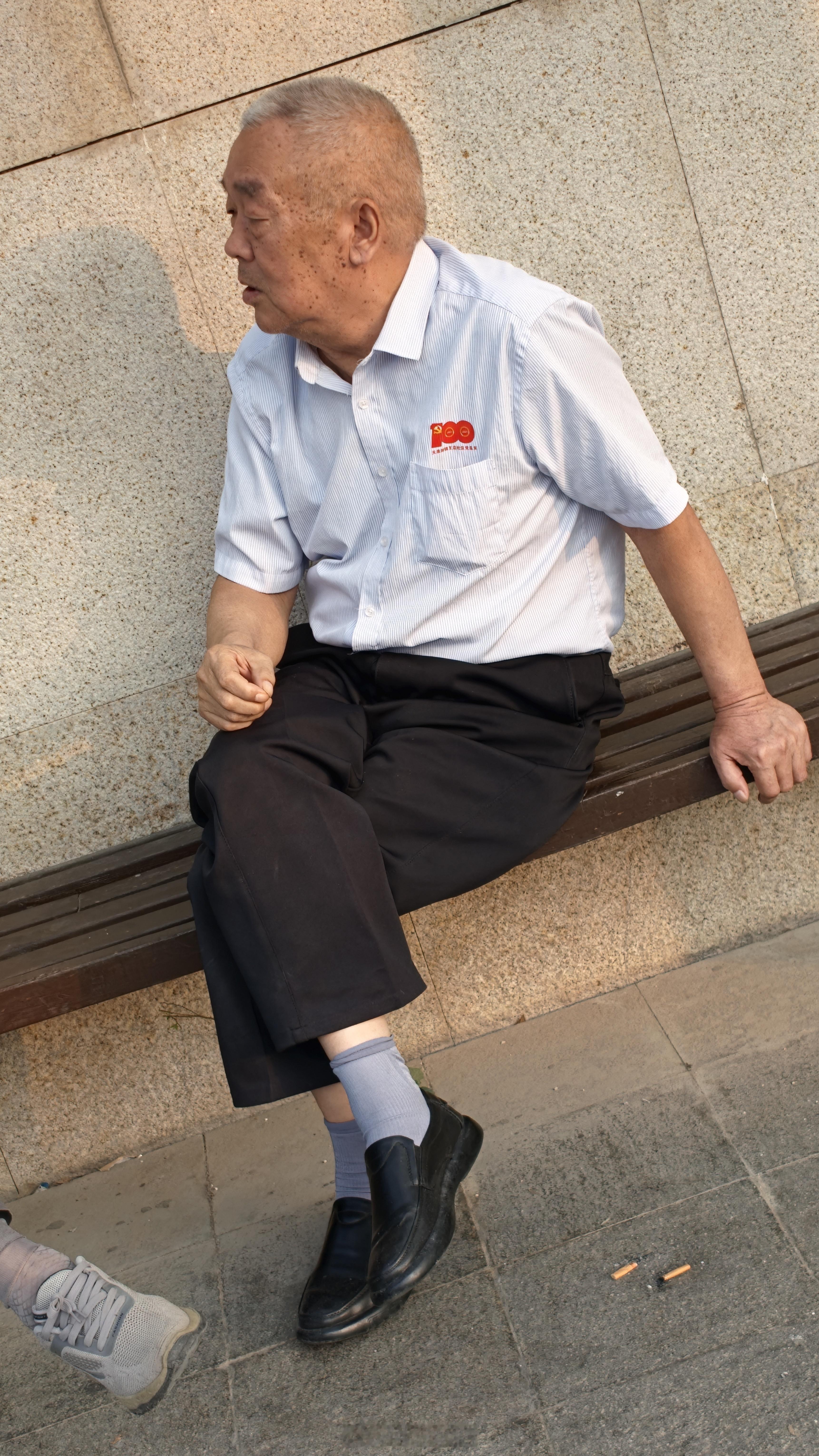 这老头长得还可以。