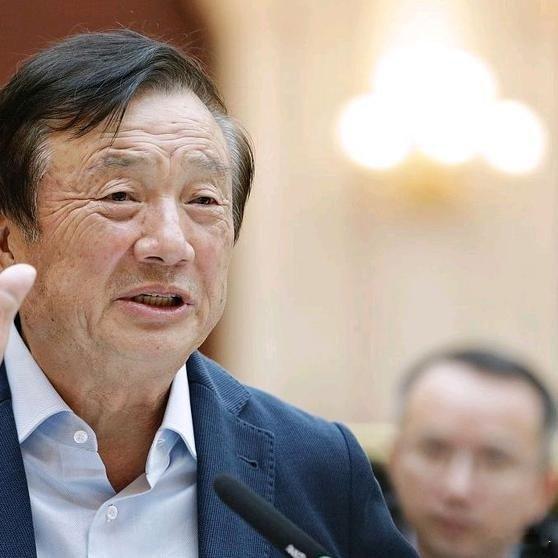 《任正非这步棋太高！不造车，才是对车企最狠的“降维打击”！》一纸内部令，直接把华为内部那些跃跃欲试的造车梦，钉死在了2028年。在我看来，任正非不仅没怂，反而用最轻描淡写的方式，给整个中国汽车工业上了一堂残酷的课。 ​