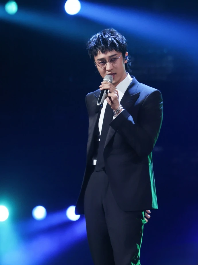 作为演员这2人能进前10，不是只因唱功，而是抓住了其他人忽略的这两点。
	
《披