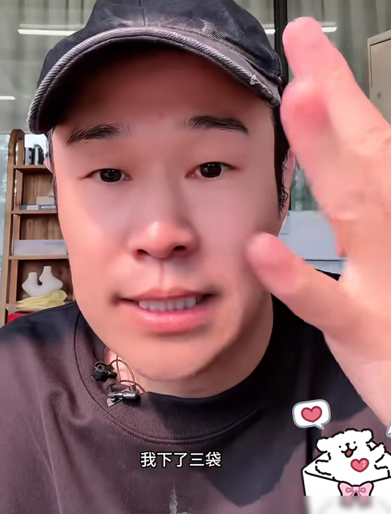 三袋排骨，五个人，五分钟，锅底刮得比脸还干净。小沈阳在《披荆斩棘》宿舍支起大锅炖排骨土豆豆角，曾辉、颜安、唐九洲、管健嘉晨四个二十出头的小伙子围上来，筷子下去就没停过。他原准备了五袋，寻思着够吃，只下了三袋。结果肉一下锅，哥几个跟饿了三天似的，连汤都拌饭了。小沈阳当场看傻，直说后悔没全炖了，晚上还得