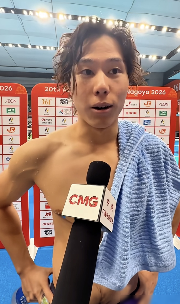 26秒68，拿了金牌，覃海洋开口第一句却是我站岗的时间不长了。
27岁，在泳池里已经算老将。对手比他小10岁，站上出发台那一刻，他自己都笑了，说心里发酸。
伤病缠了几年，这次亚运会他连200米蛙泳都没敢报，知道自己状态啥样。50米夺冠，成绩只比他自己三年前的赛会纪录慢0.1秒。100米只拿了铜牌