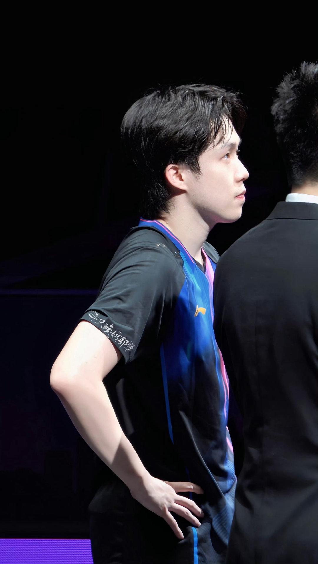#狮友会[超话]#  茫茫人海里 你是我全部精神寄托的那颗星星​