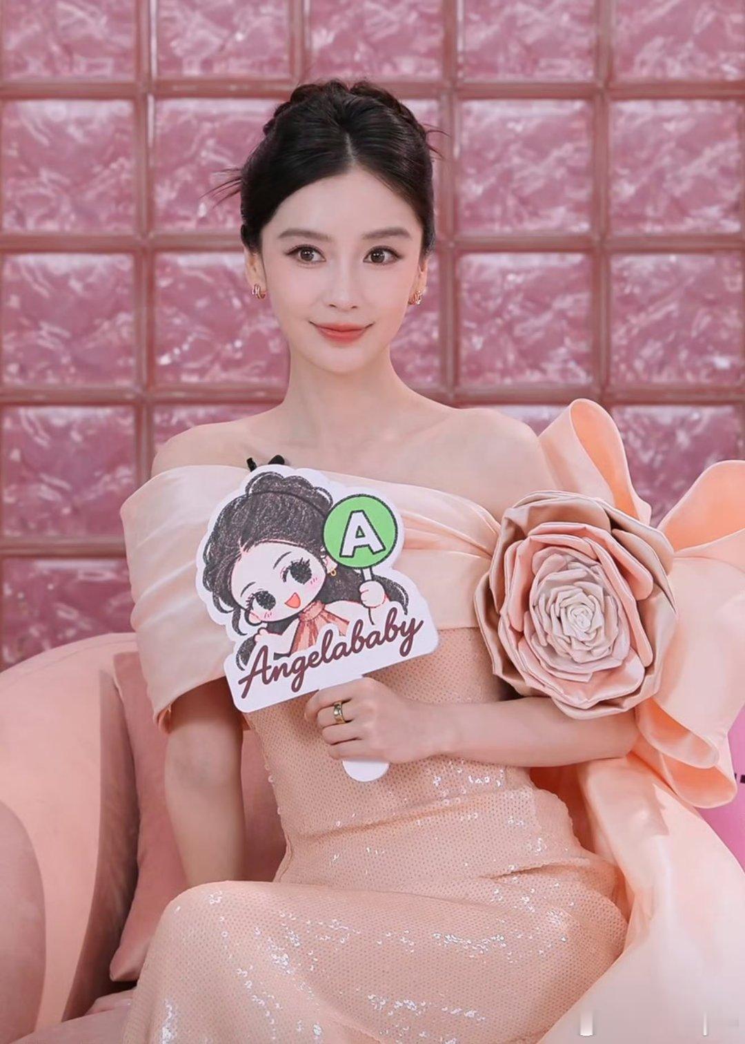 #angelababy[超话]#  “你像是盛夏 热烈而真诚”
"𝓨𝓸𝓾 𝓪𝓻𝓮 𝓵𝓲𝓴𝓮 𝓪 𝓼𝓬𝓸𝓻𝓬𝓱𝓲𝓷𝓰 𝓼𝓾𝓶𝓶𝓮𝓻,𝓹𝓪𝓼𝓼𝓲𝓸𝓷𝓪𝓽𝓮 𝓪𝓷𝓭 𝓼𝓲𝓷𝓬𝓮𝓻𝓮."#杨颖##angelababy# ​