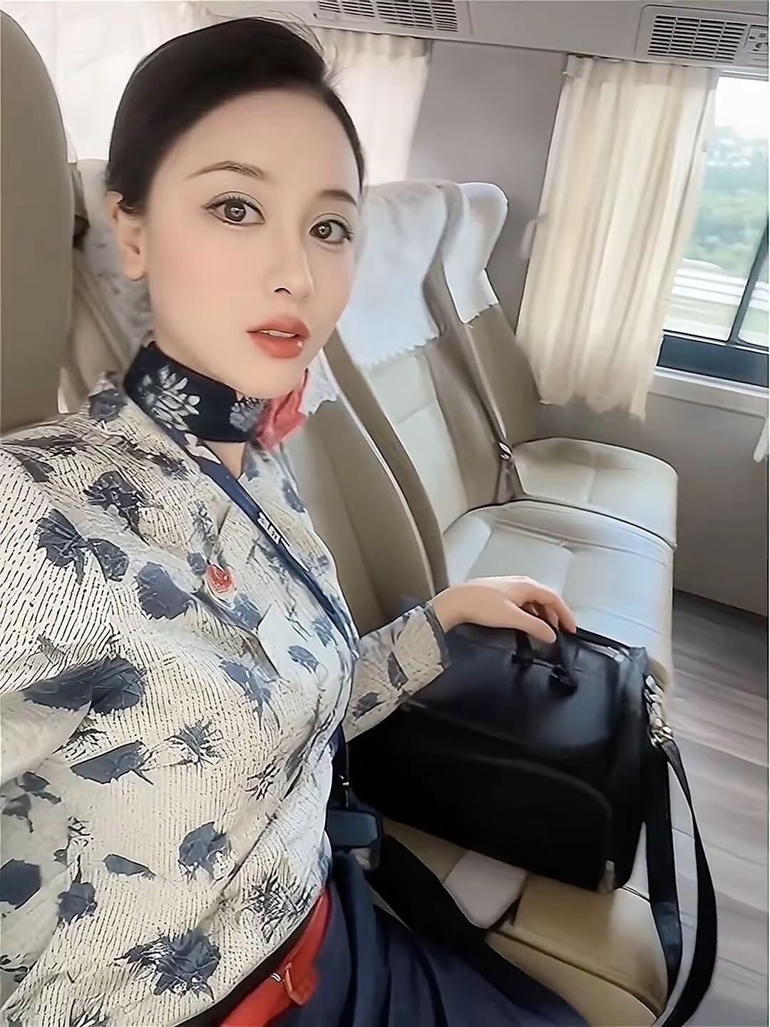 山高路远，我带你逃跑吧。