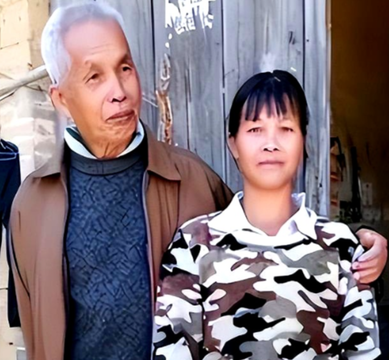 不愧是“广西第一猛男”！1994年，49岁的梁二把19岁的女工友陆某兰带回了村，两人开始了疯狂的造人计划，21年竟生出15个孩子。

（主要信源：央视网——广西通报容县夫妇生育 15 孩：不存在拐卖妇女 处理 11 人）

2022年3月，广西壮族自治区层面提级成立调查组，跨广东、广西、贵州3省核查