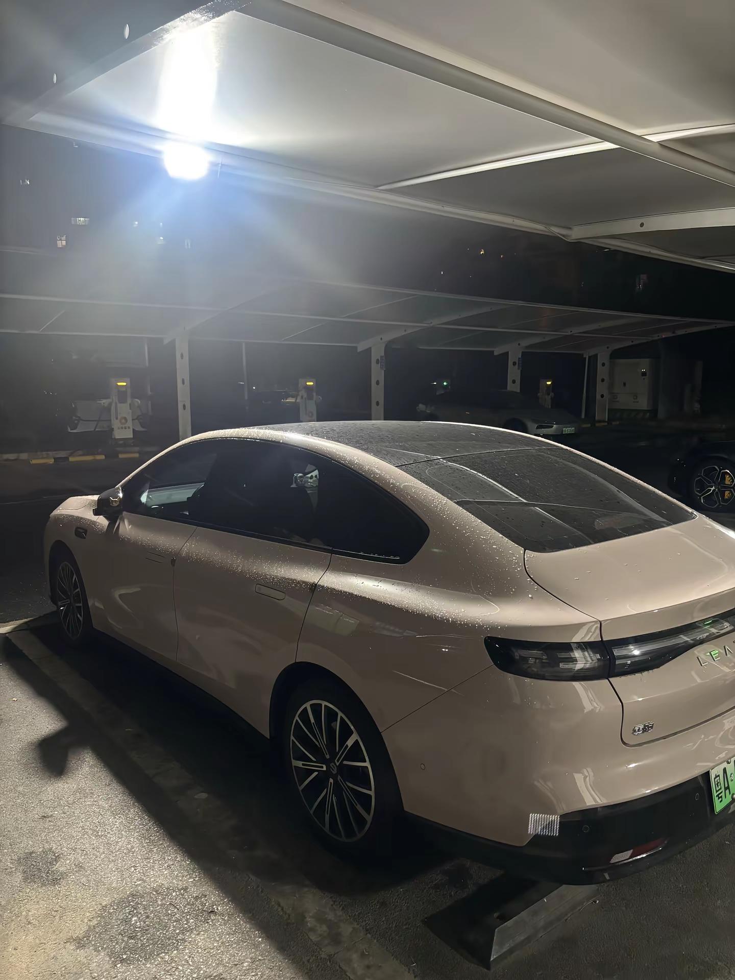国庆出游拼好电了！ b01的L2还是很好用的！长时间开车能减轻疲劳。能耗表现比较稳定，不会出现掉电很夸张的情况。中途在服务区休整补电，不用等太久。零跑b01 我的零跑生活 零跑 零跑汽车