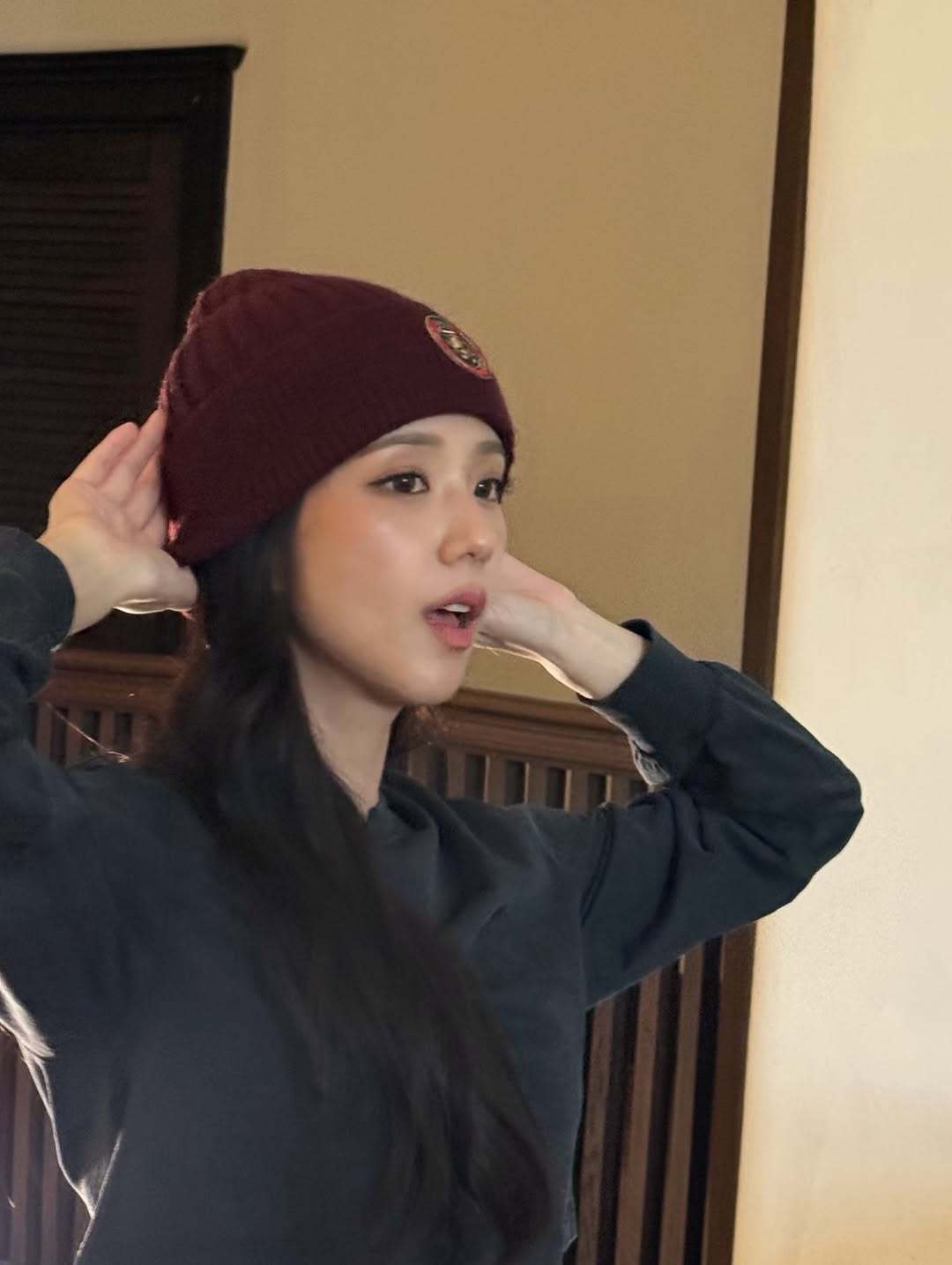 JISOO：“心在云端🤍☁️🌛”#金智秀# ​