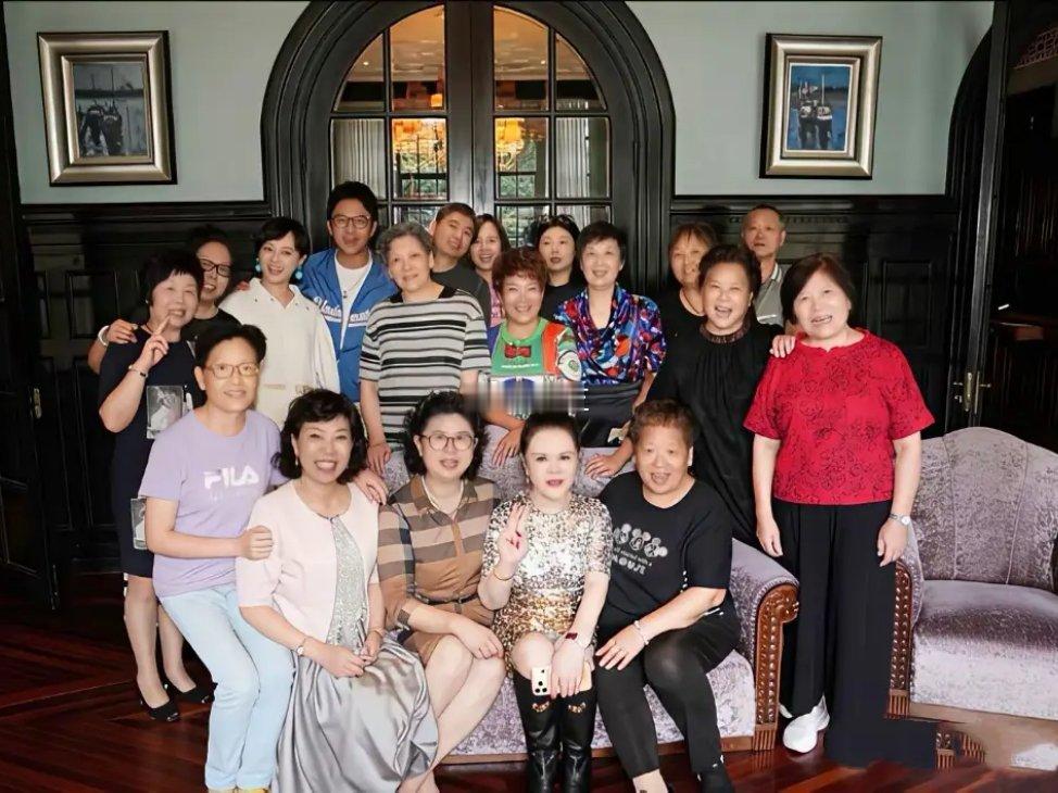 孙俪44岁生日穿家居服凑活，给妈妈生日大办宴会太孝顺了[doge] ​