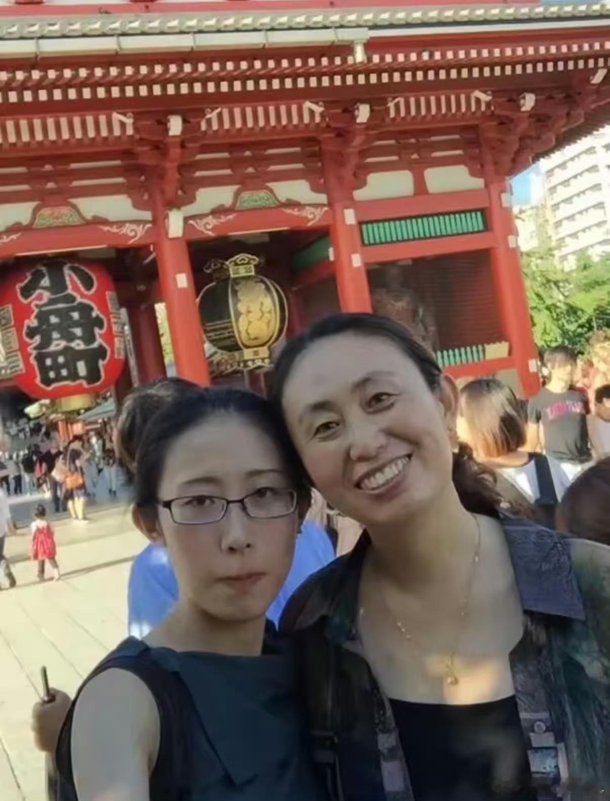 十年漫漫维权路，牵动无数人心。江歌妈妈发布长文，一句尘埃终将落定，让无数网友破防。

一路走来，江歌妈妈到底经历了怎样的心路历程，江歌案又是怎么一回事，这次带你一次捋清。