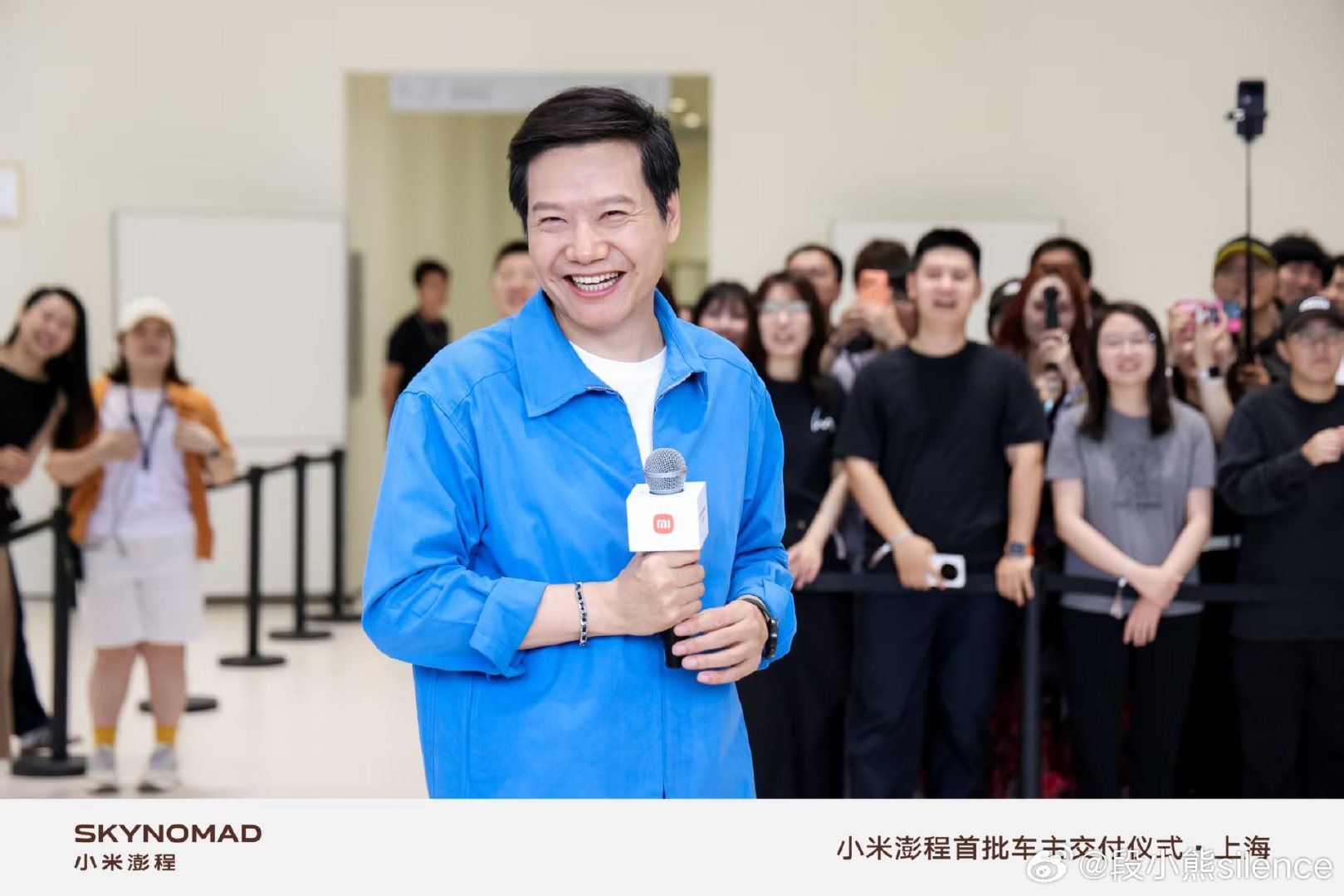 雷总太开心了，我就想问问，这衣服在哪里能买到？[哈哈][哈哈][哈哈]#小米澎程##雷军##雷军[超话]# ​