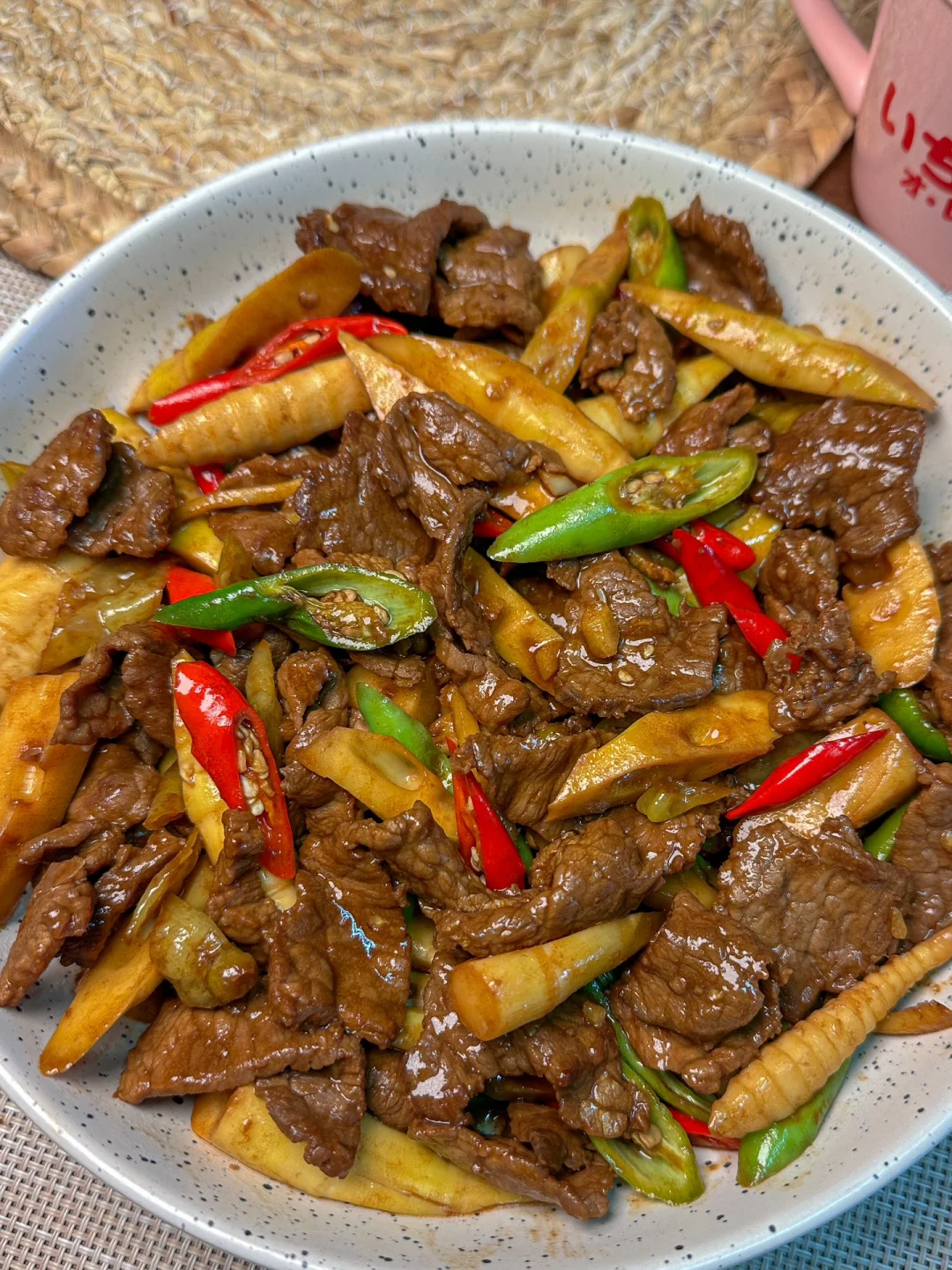 没忍住炫了三碗饭...泡椒竹笋炒牛肉太绝了！