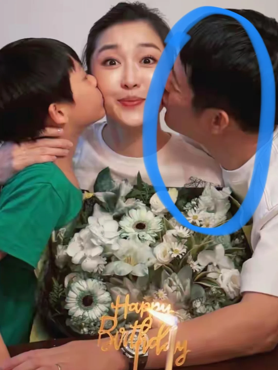 她很少秀恩爱！这回一家三口同框了