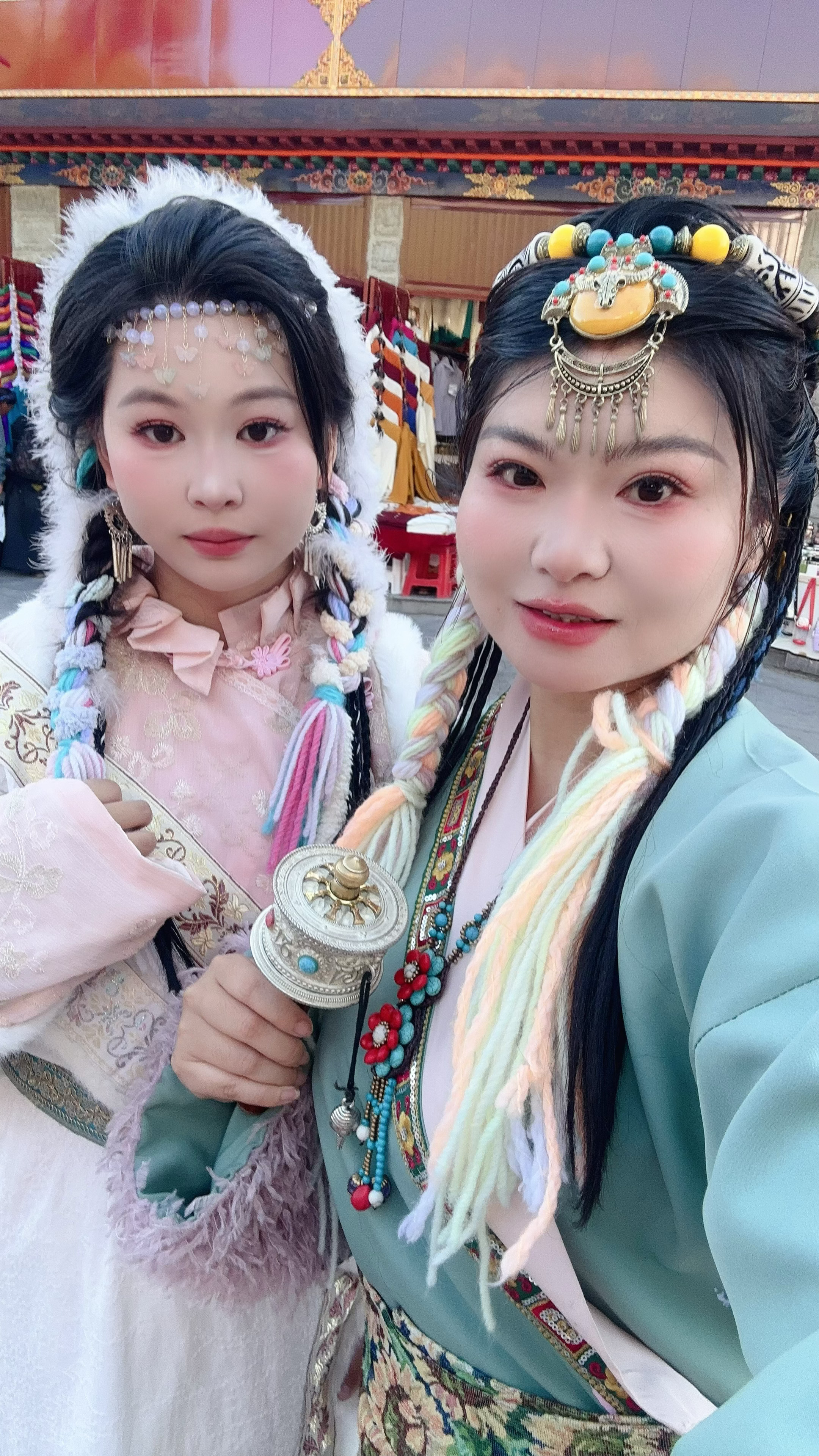 跨越几千公里，吸着氧气拍的藏服写真啊，我肯定要发出来啊，美颜拉到底母女...