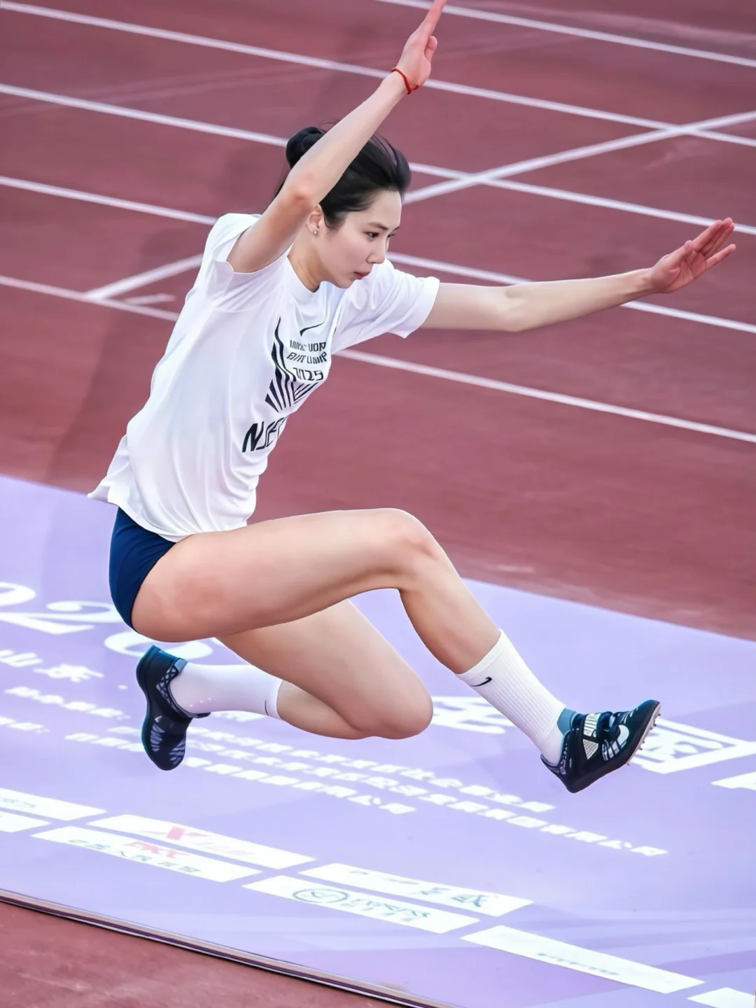田径女神李艺，元气满满训练