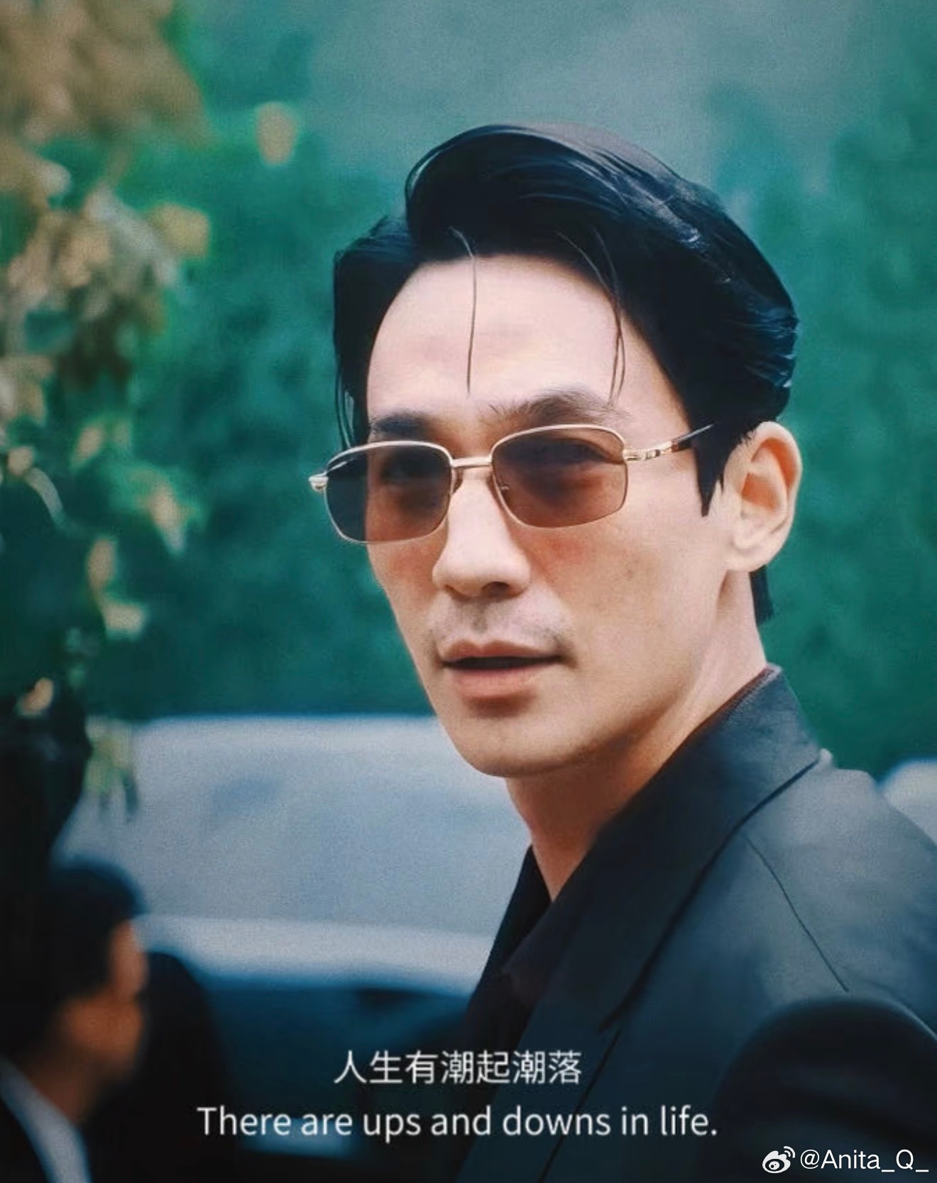 周末两天刷了两个电影🎬
《欢迎来龙餐馆》《空枪》

沈腾的徐福，为了还债美国打工，背井离乡，后期发生战乱，还在靠朋友的关系卖酒，开餐馆；虽然债还完了，但由于自己想多赚点钱，没有选择回家，导致自己差点没命；但最后却救了23个孩子👶
 开局和结尾：在入境处回答者细节问题； 结尾时再兑现承 ​