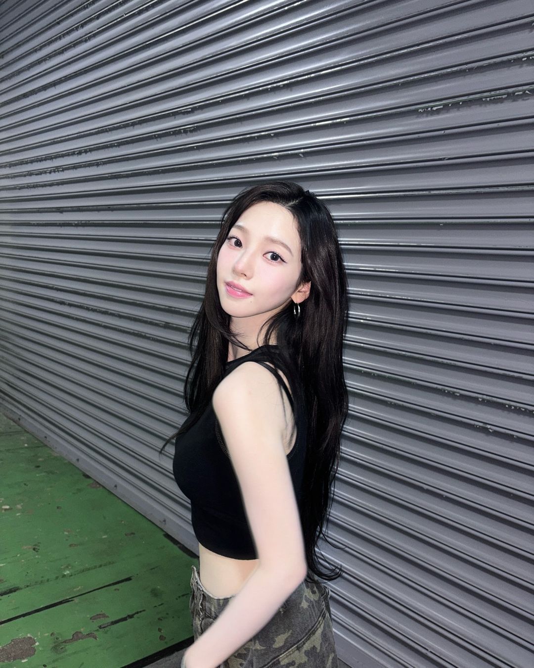 #柳智敏#
风好像真的更偏爱美人一点呀 ​