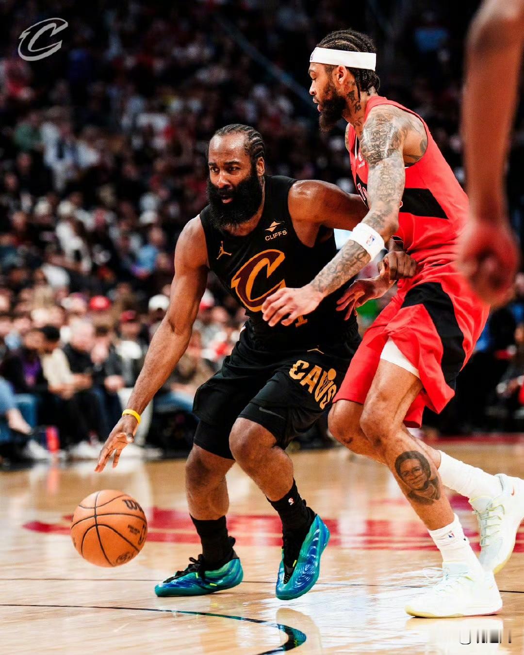 哈登一休息，骑士就崩：4分钟被轰14-4  哈登刚一下场休息的短短4分...