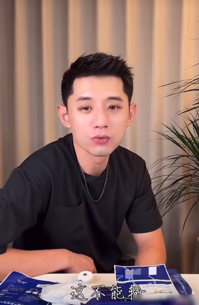 张继科这句话杀疯了，我们就不能输，输了就没下次了，直戳国乒的痛处。
当年，他445天拿到大满贯，创下史上最快纪录，靠的就是这股狠劲儿。
为啥这么说？他自己解释，队里就6个主力名额，竞争多残酷，输一场，机会可能就没了，哪有什么下次再来。赢，是唯一的出路。
现在，他去做青少年教学，一节课就收别人几