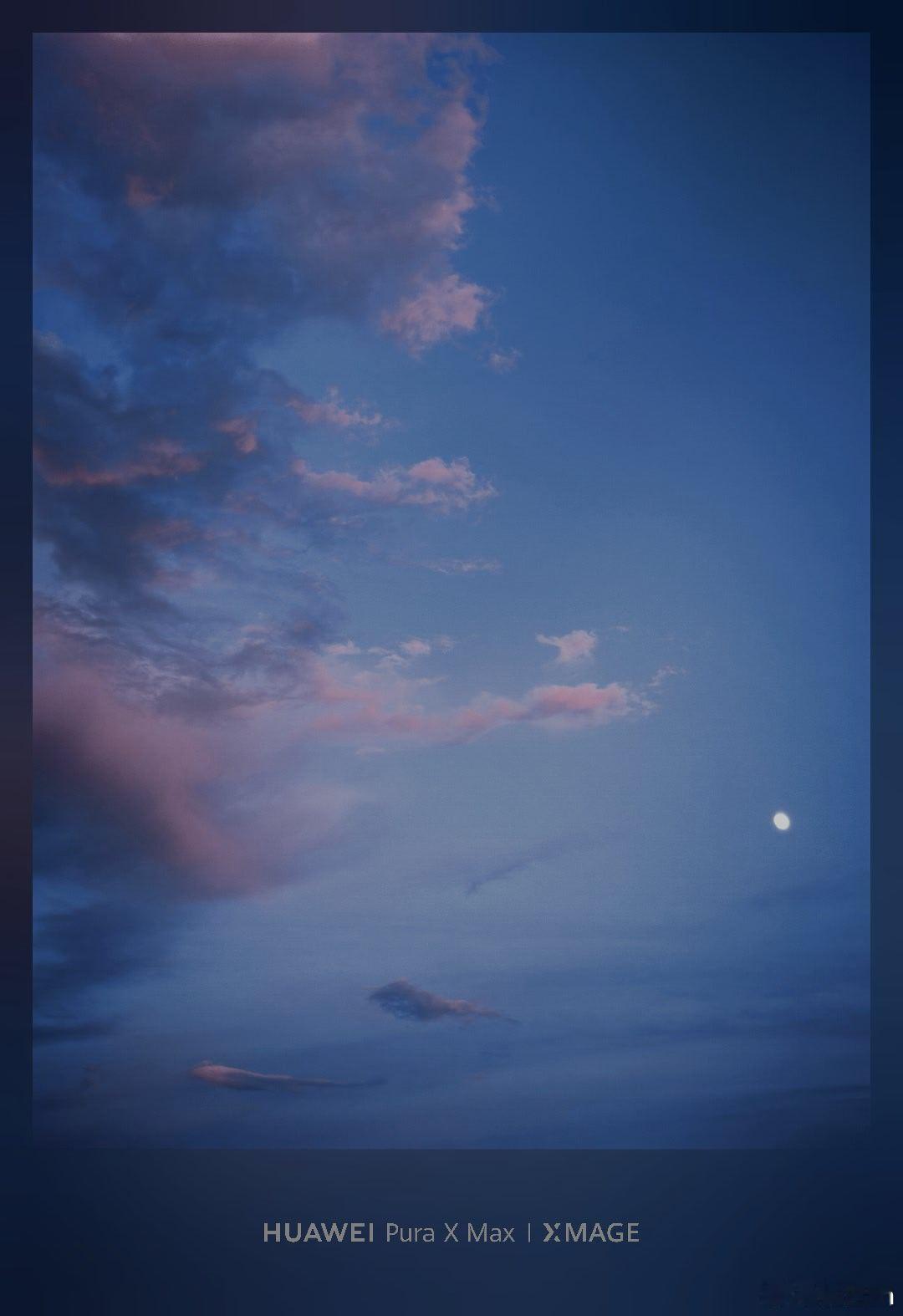 北疆夏天的尾巴，是风写给草原的情书💌
 
赛里木湖蓝得像一块遗落人间的宝石，那拉提草原上野花开到天边，牛羊低头吃草，风吹过来，整个世界都安静了🌿
 
7-8月去刚刚好，独库公路一日穿越四季🚗，果子沟的林荫道把阳光剪成碎金
 
⚠️紫外线凶得很，防晒三件套不能少！早晚温差大，薄羽绒服得备着～
 
这个夏天，去北疆当个野孩子吧，把心丢在旷野里🌾#微博影像年##摄影灵感##把照片拼成彩窗#