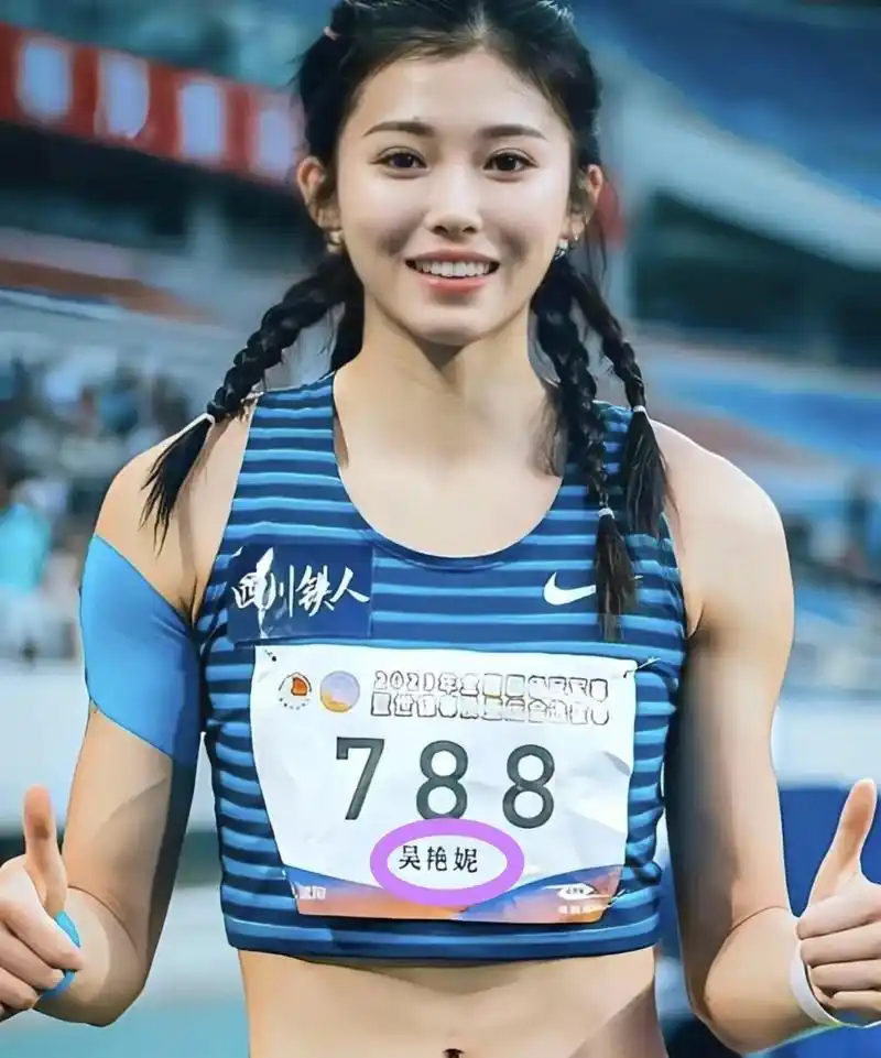 无论在田径场上背负多少争议，吴艳妮在做女儿这件事上，确实没得挑。10月14日，她带着妈妈出现在上海大师赛观众席，看梅德韦杰夫对阵西西帕斯。一个跑100米栏的，跑去看网球，图什么？答案只有四个字：圆妈妈的梦。
 
吴艳妮的妈妈熊艳喜欢打网球，平时自己也会打上几拍。这次来上海大师赛，就是想让妈妈近距离感
