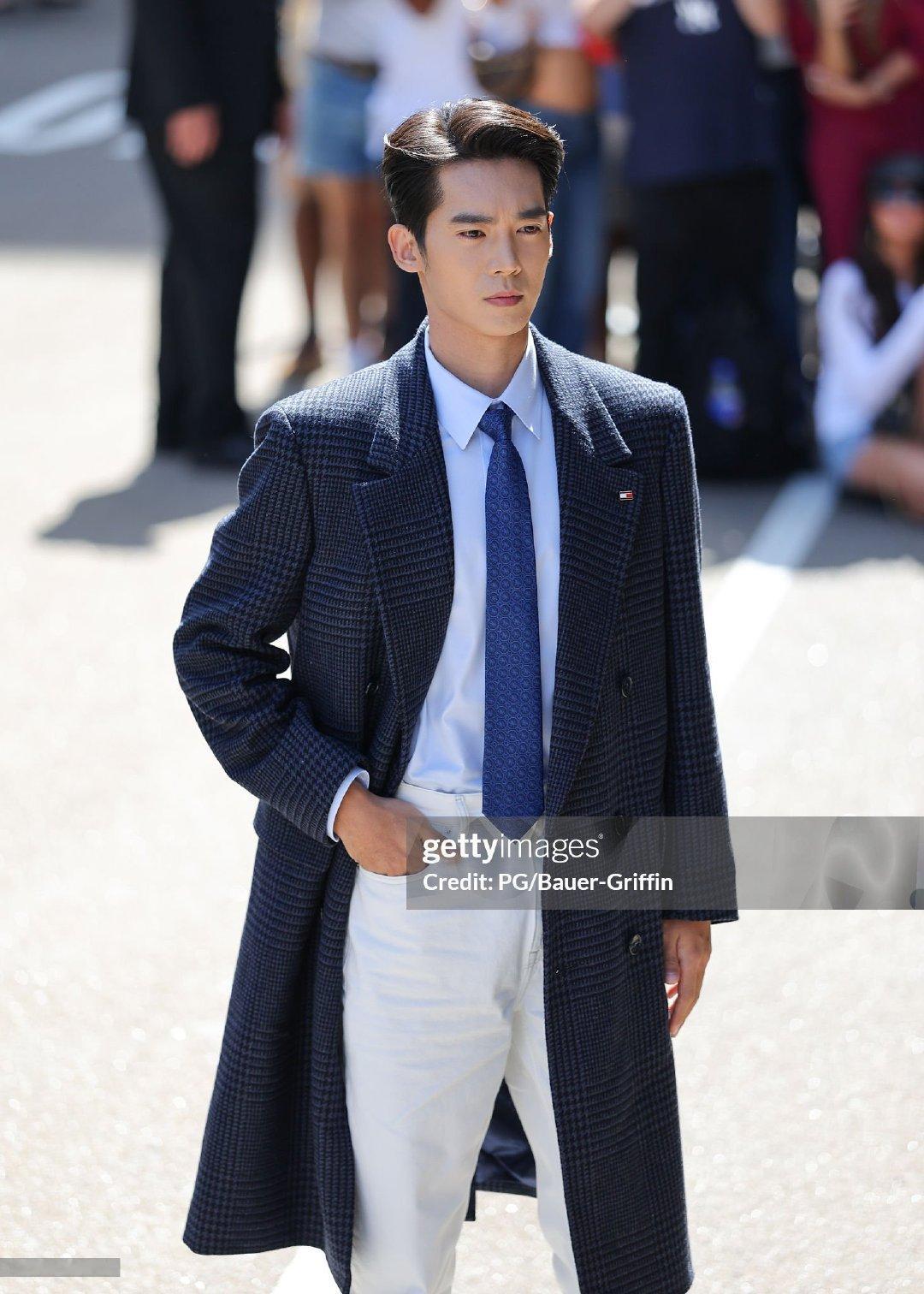 于适 ｜ Tommy Hilfiger #时装周##纽约时装周#

和精修有什么区别 ，这才叫真权威的生图啊 [赞] ​