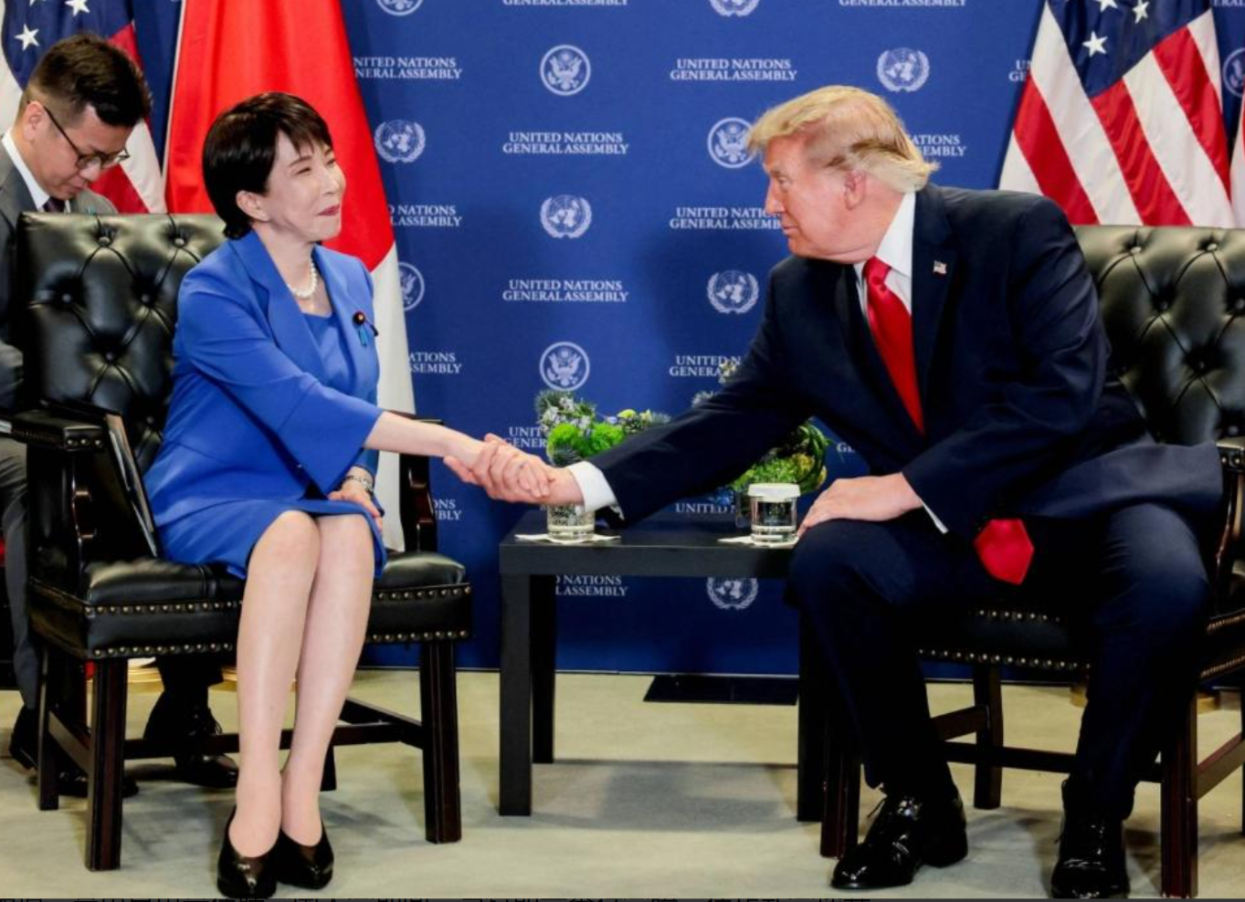 雷声大，雨点小！
近6万兵力参演的美日“利剑27”军演即将收官，全世界的人都看得出来，这场军演全程冲着台海方向布局，在西南诸岛加码岸舰导弹、无人反舰装备，打通火控数据链，还拉欧洲国家过来站台造势，一副磨刀霍霍的架势！

真正先落地的不是人，是一辆辆无人驾驶的导弹发射车。

演习开幕当天，冲绳县与那国