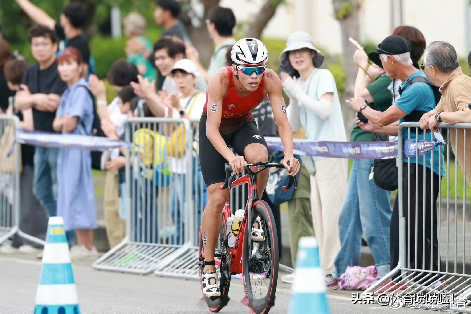 亚运首金没了 被日本铁三拿走 中国六届首金神话断了

说句实话 今早这片首金 真让中国观众心里咯噔一下

名古屋亚运首金刚诞生 铁人三项男子个人赛 日本选手北条巧夺金 日本在亚运男子铁三这个项目上连年霸榜 中国选手张玺瑞拿下银牌 范俊杰排第五 这枚银牌是中国代表团本届亚运拿到的第一枚奖牌

最扎心的