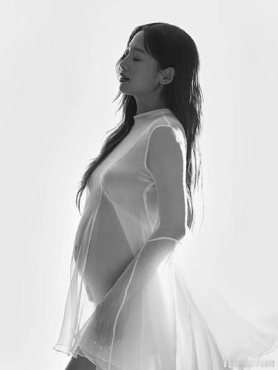 内娱独自抚养孩子的女明星
原来这几位都是未婚独自育儿的！
还好现在未婚也可以上户口了 ​