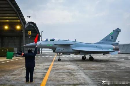 阵风神话被打碎，中国雷达一战成名，西方空中优势遭遇最强挑战

2026年8月16日，马来西亚防务安全亚洲（Defence Security Asia）报道，克什米尔空战：中国KLJ-7A雷达挑战西方空中优势。

2025年5月7日，一场发生在印巴克什米尔边境的空战，将中国的KLJ-7A有源相控阵（AESA）雷达和歼-10CE战斗机推到全 ​