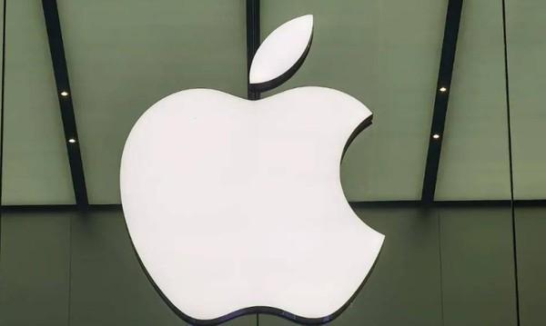 苹果秋季发布会大变天：折叠iPhone登场，标准版推迟半年

根据权威外媒爆料，苹果2026年秋季发布会将于9月9日举办，这也是苹果新任CEO首次操盘iPhone发布会，今年新机规则迎来重大改动。

苹果一改往年全系新机同步发布的惯例，秋季只上新高端机型，大众期待的普通版iPhone 18推迟到20
